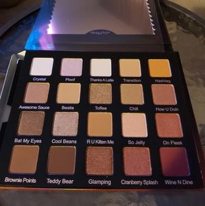 Violet Voss Pro Holy Grail Eye Shadow Palette